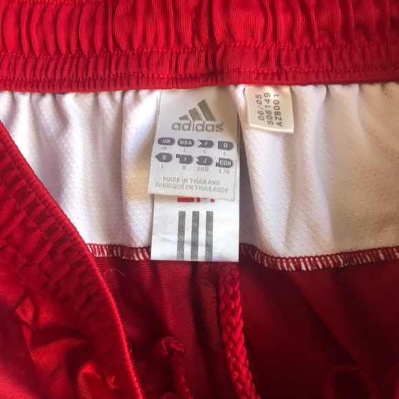 Ladies adidas shorts size L - Picture 2 of 10